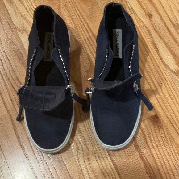 Steve Madden perforated suede platform sneakers in Navy - Picture 2 of 5